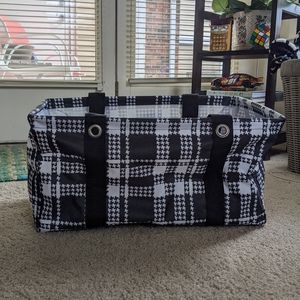 Thirty One Medium Utility Tote: Houndstooth Plaid